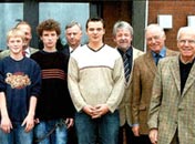 Mitglieder der Kaufleute- und Schifferbrüderschaft mit ihren Schützlingen